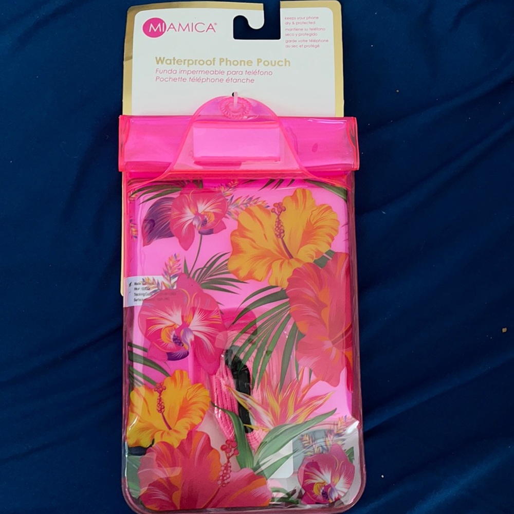 MIAMICA Waterproof Phone Pouch.